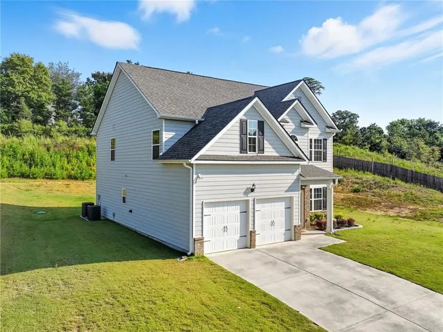 $2,200 | 33 North Village Circle, Rydal, GA 30171