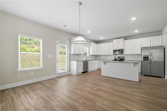 $2,200 | 33 North Village Circle, Rydal, GA 30171