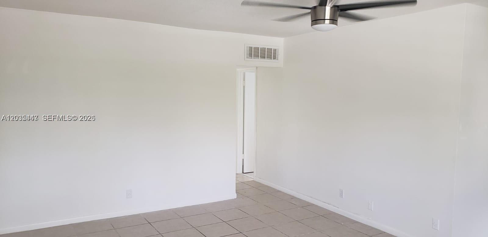 320 Fanshaw H, Unit 320 Boca Raton, FL 33434 - Photo 4 of 21