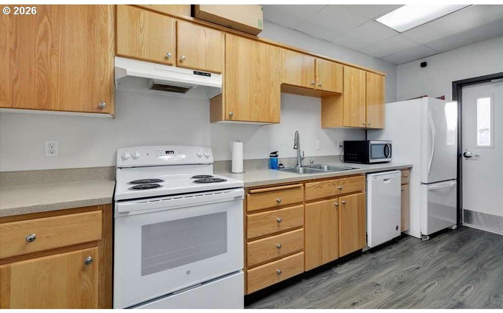 12450 Southwest Fischer Road, Unit 204 Portland, OR 97224 - Photo 39 of 43 Gallery Image 39