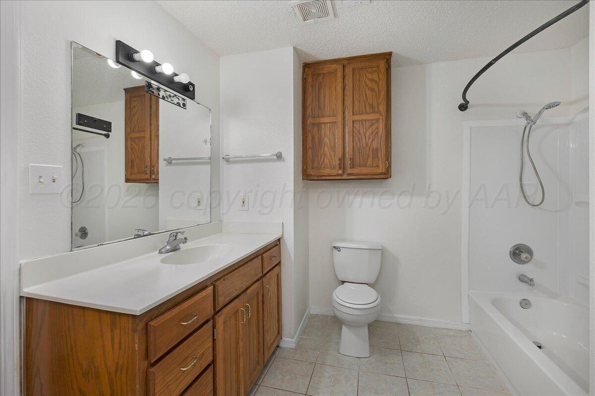 4415 South Hayden Street Amarillo, TX 79110 - Photo 13 of 21 14-Bathroom