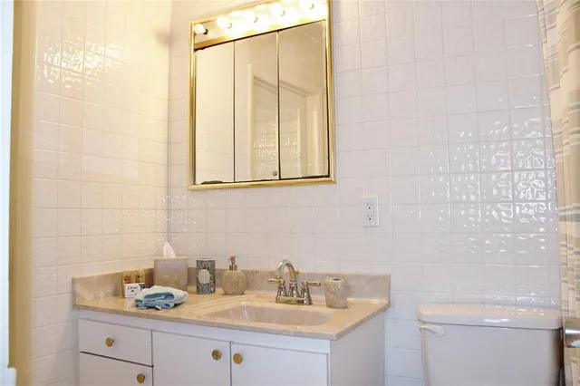 $1,225,000 | 2700 Northeast 57th Street, Fort Lauderdale, FL 33308