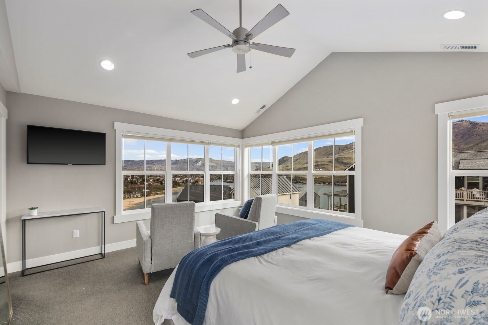298 Bobcat Lane Chelan, WA 98816 - Photo 27 of 40 a bedroom with a large bed and a flat tv screen on dresser