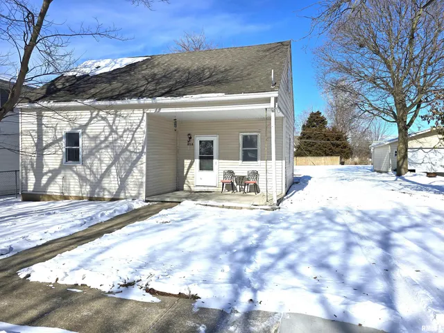 $124,900 | 121 East Main Street, Williamsville, IL 62693