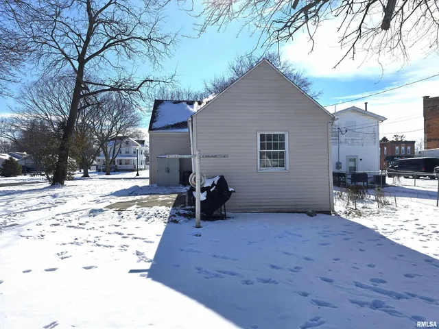 $124,900 | 121 East Main Street, Williamsville, IL 62693