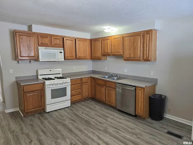 $124,900 | 121 East Main Street, Williamsville, IL 62693