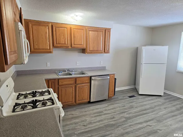 $124,900 | 121 East Main Street, Williamsville, IL 62693