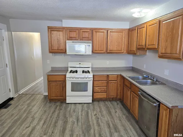 $124,900 | 121 East Main Street, Williamsville, IL 62693