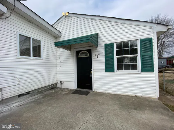 $1,645 | 209 Hamilton Street, Unit A, Fredericksburg, VA 22408