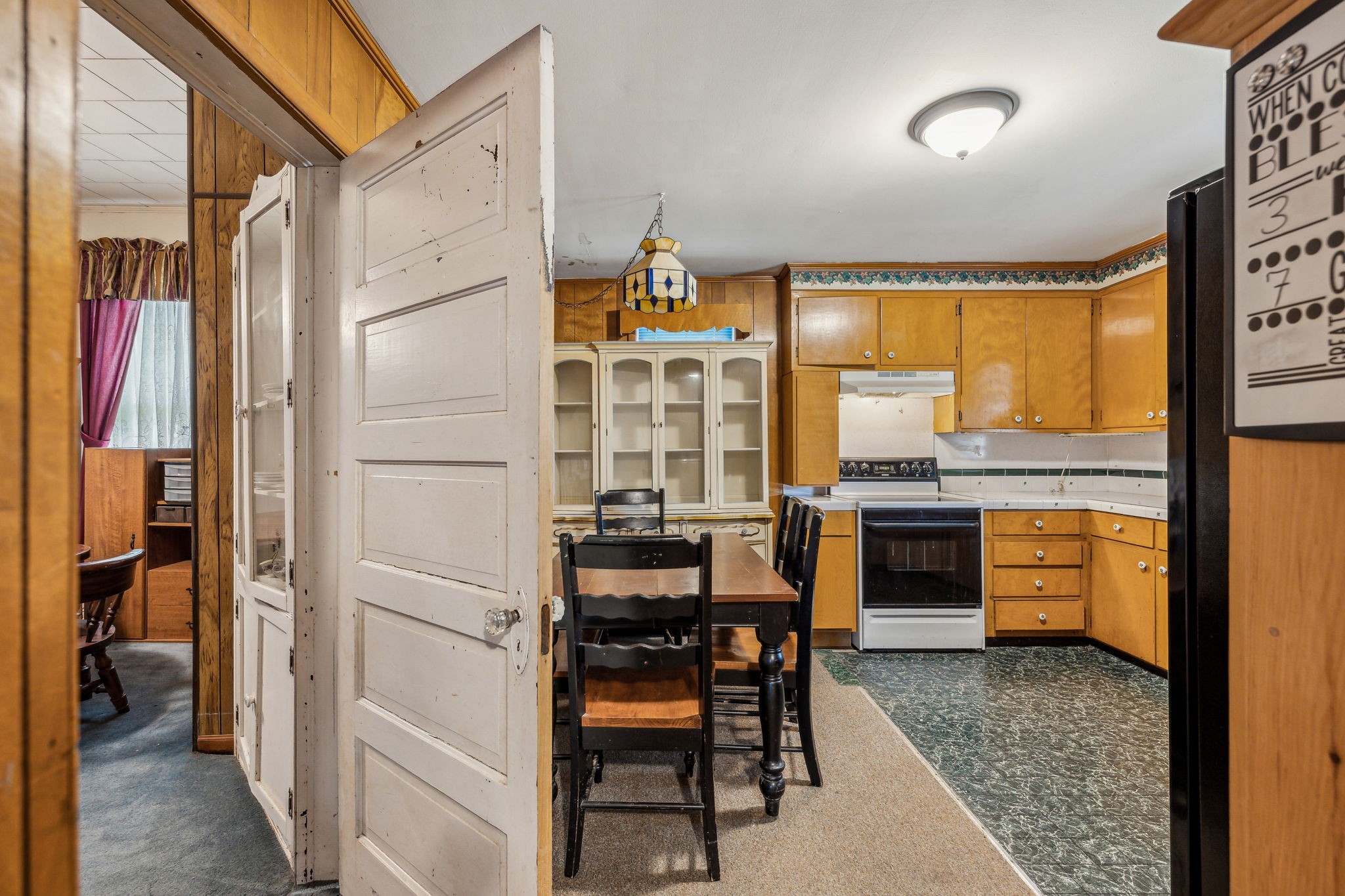 611 1st Avenue Mount Pleasant, TN 38474 - Photo 14 of 33 a dinning room with a table and chairs