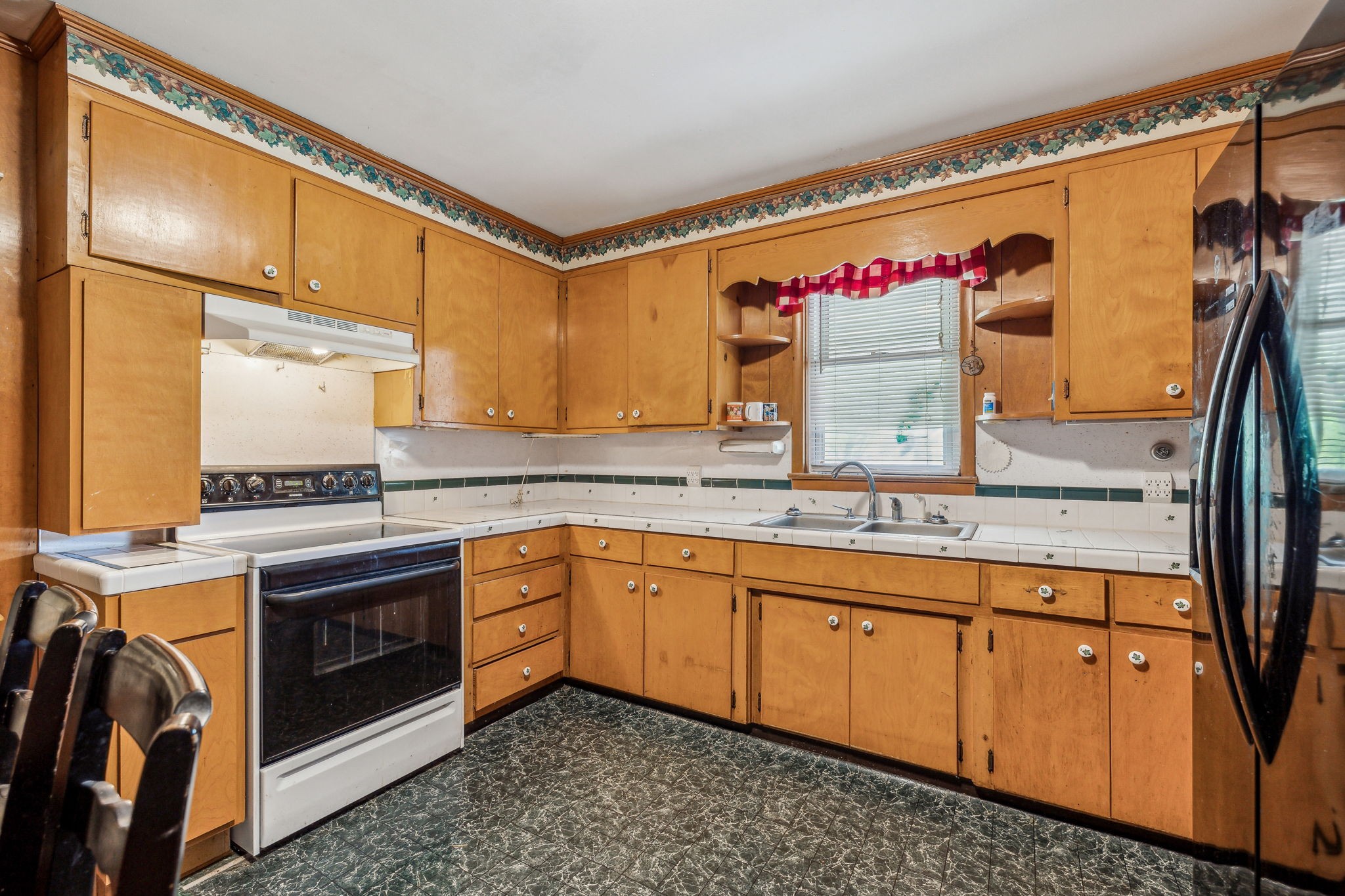 611 1st Avenue Mount Pleasant, TN 38474 - Photo 15 of 33 a kitchen with stainless steel appliances granite countertop a sink and cabinets
