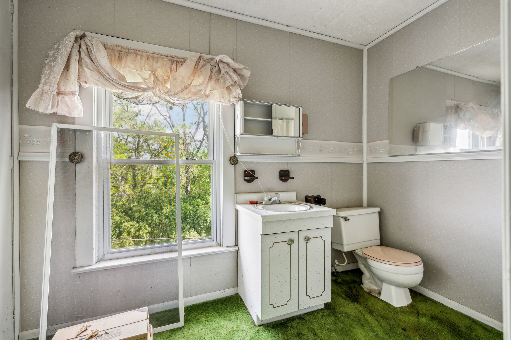 611 1st Avenue Mount Pleasant, TN 38474 - Photo 27 of 33 a bathroom with a toilet a sink and a window