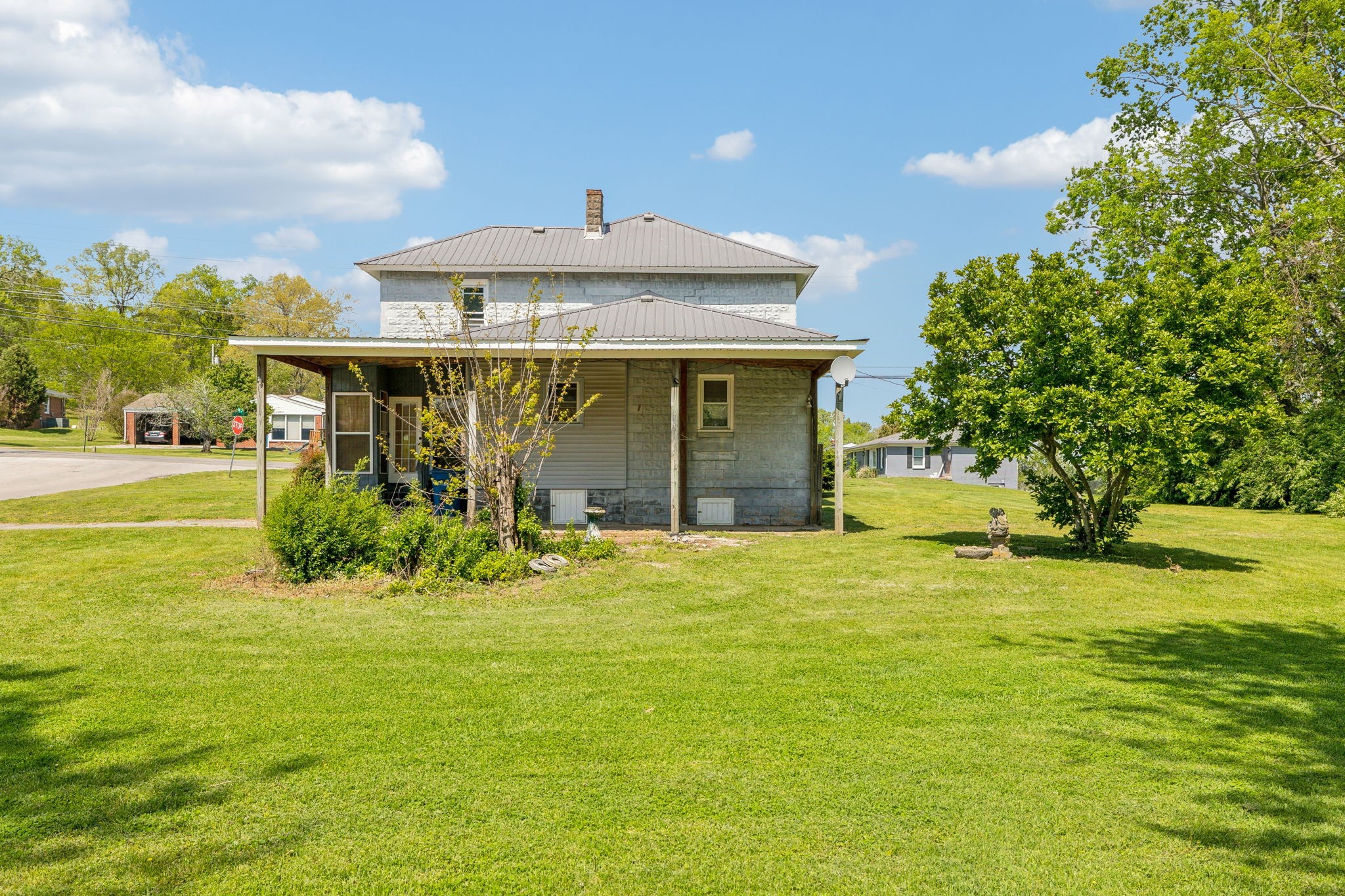 611 1st Avenue Mount Pleasant, TN 38474 - Photo 29 of 33 a front view of a house with yard and green space