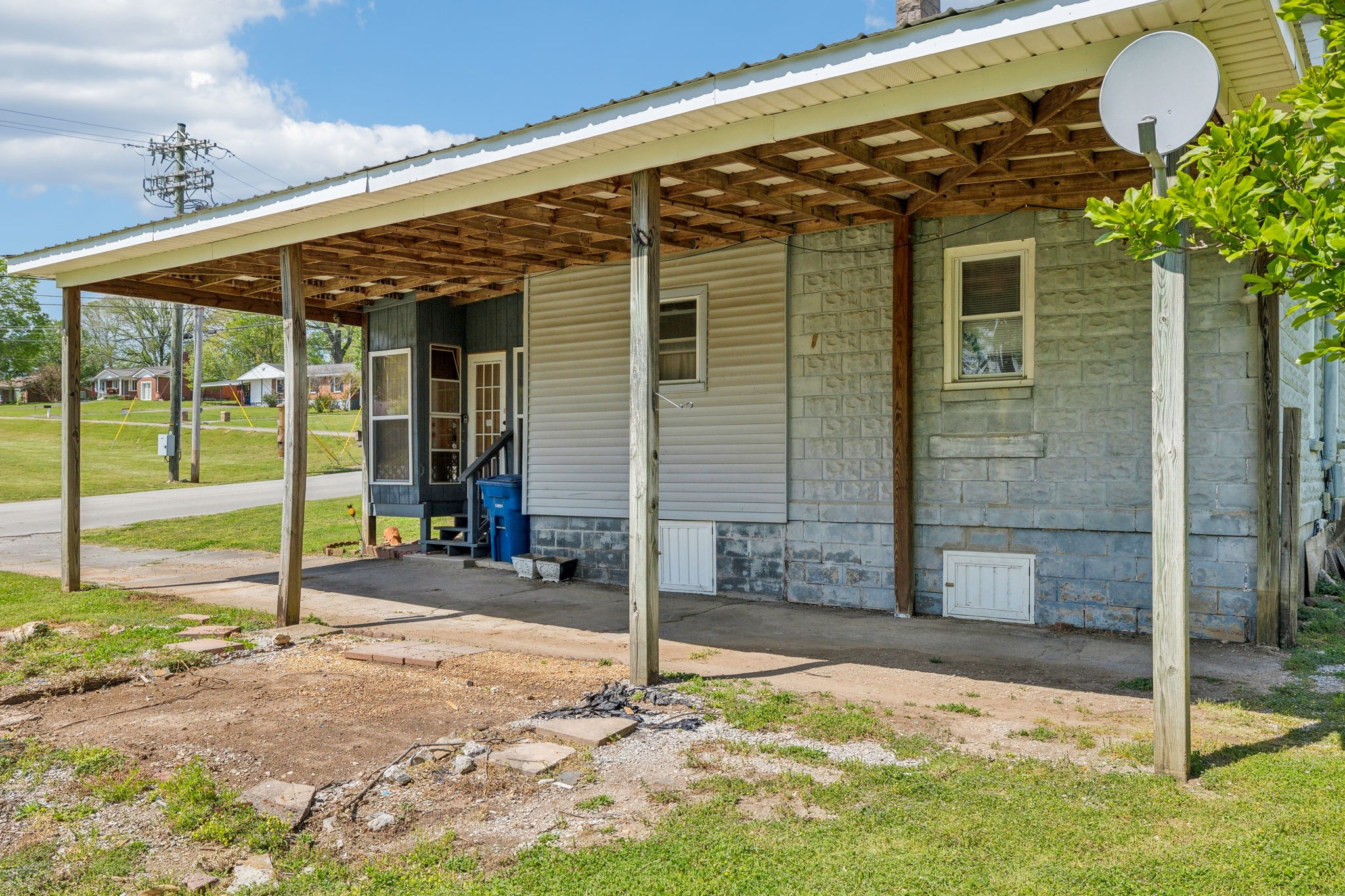 611 1st Avenue Mount Pleasant, TN 38474 - Photo 31 of 33 a backyard of a house with table and chairs