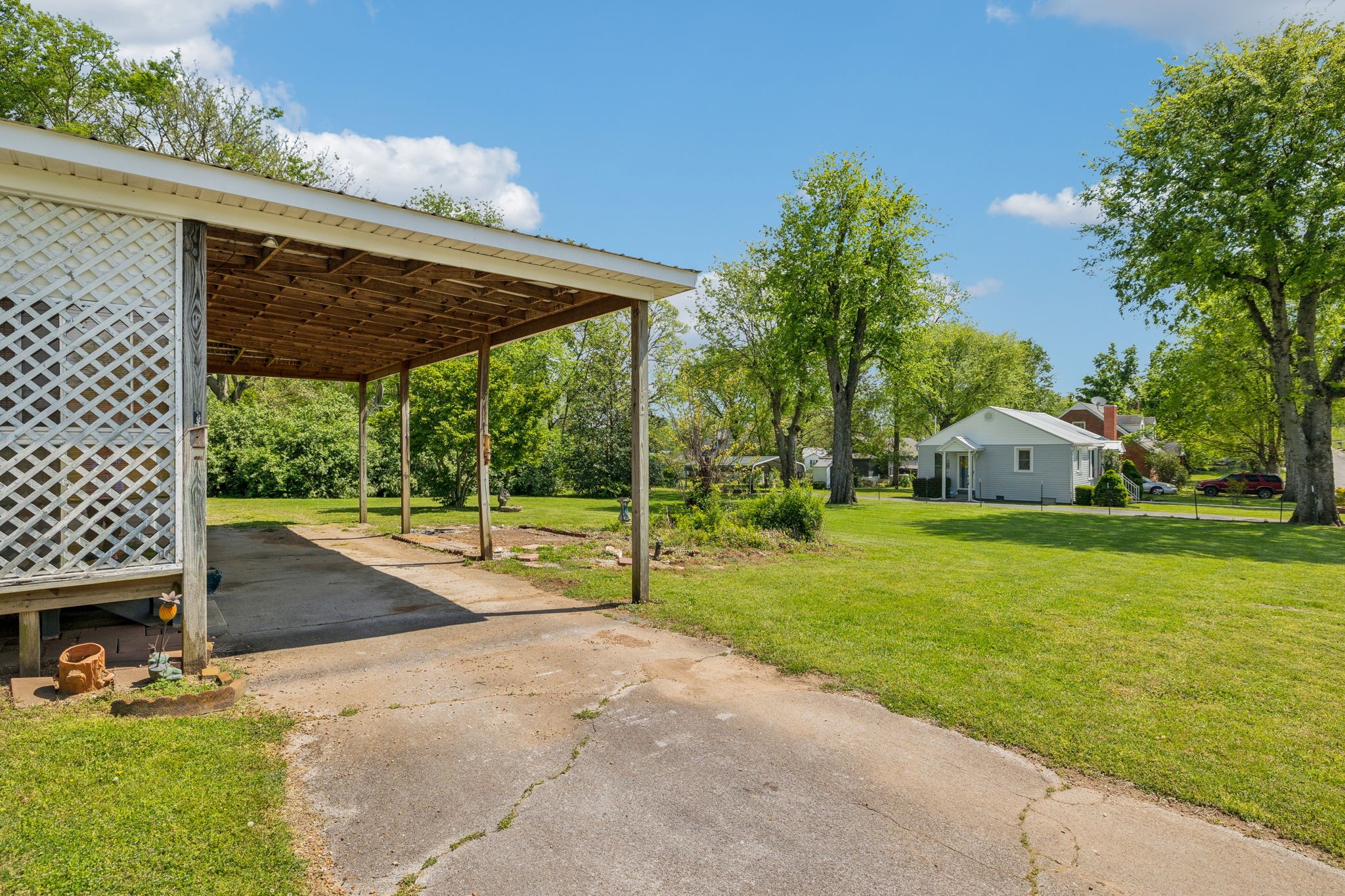 611 1st Avenue Mount Pleasant, TN 38474 - Photo 33 of 33 a view of a house with backyard and porch