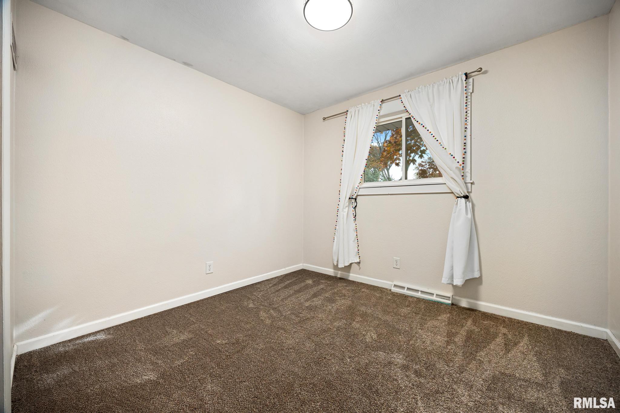 6311 North Riviera Court Peoria, IL 61614 - Photo 15 of 34