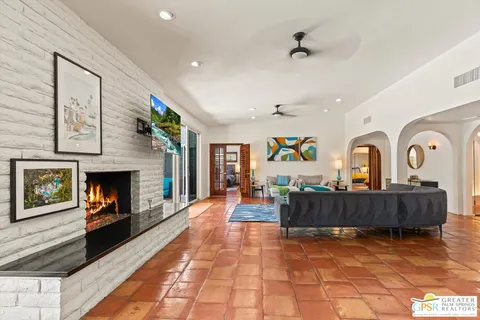 $1,750,000 | 1955 Yucca Place, Palm Springs, CA 92264