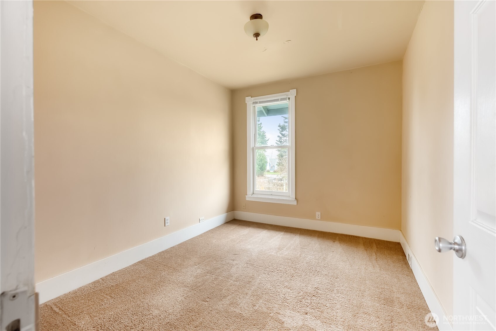 2414 Elm Street Bellingham, WA 98225 - Photo 23 of 36 an empty room with a window