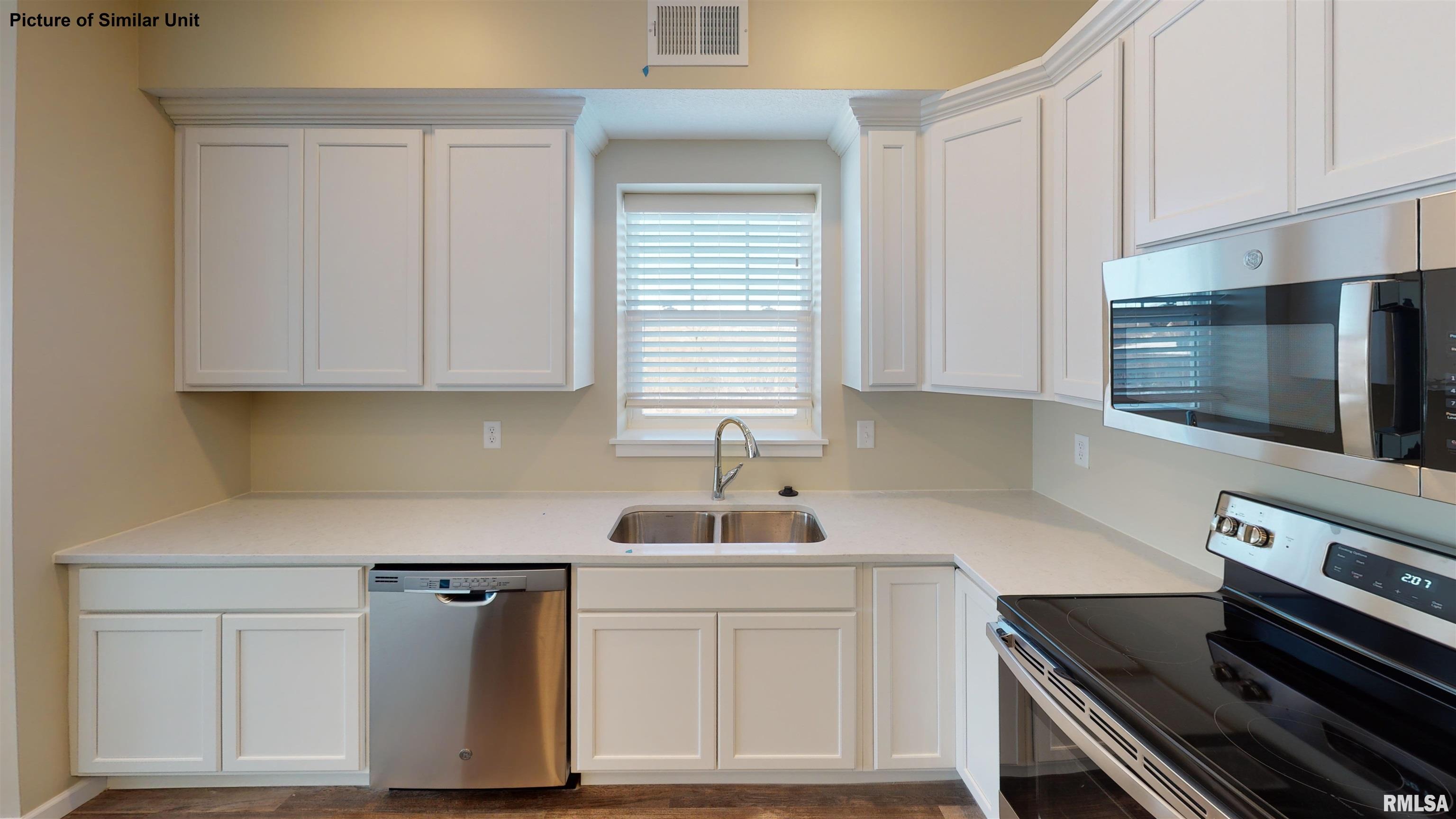 2592 Middle Road, Unit 121 Bettendorf, IA 52722 - Photo 3 of 12 Gallery Image 3