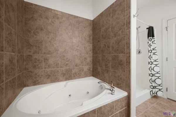 $186,500 | 809 Summer Breeze Drive, Unit 1405, Baton Rouge, LA 70810