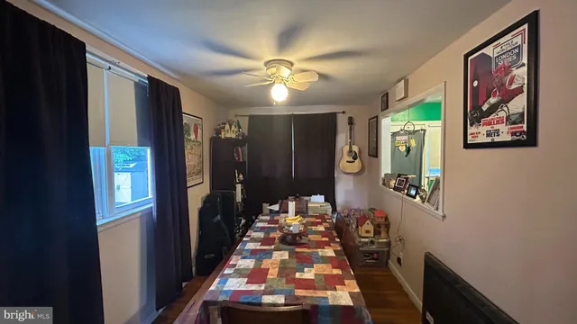 a very nice looking room with a mirror