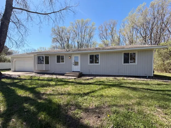 $389,000 | 18817 Kenwood Trail, Lakeville, MN 55044