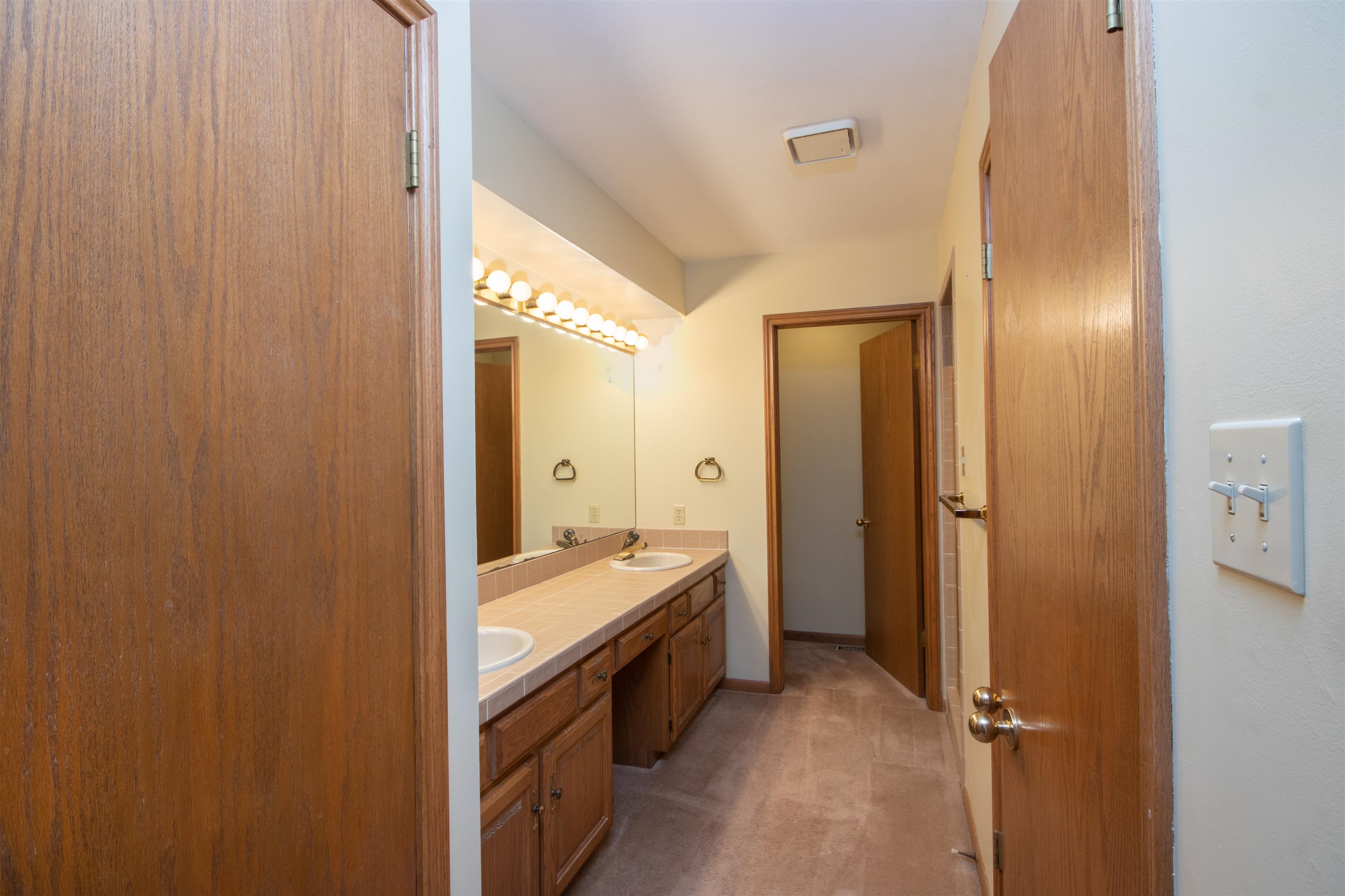 909 North Maize Road Wichita, KS 67212 - Photo 18 of 36