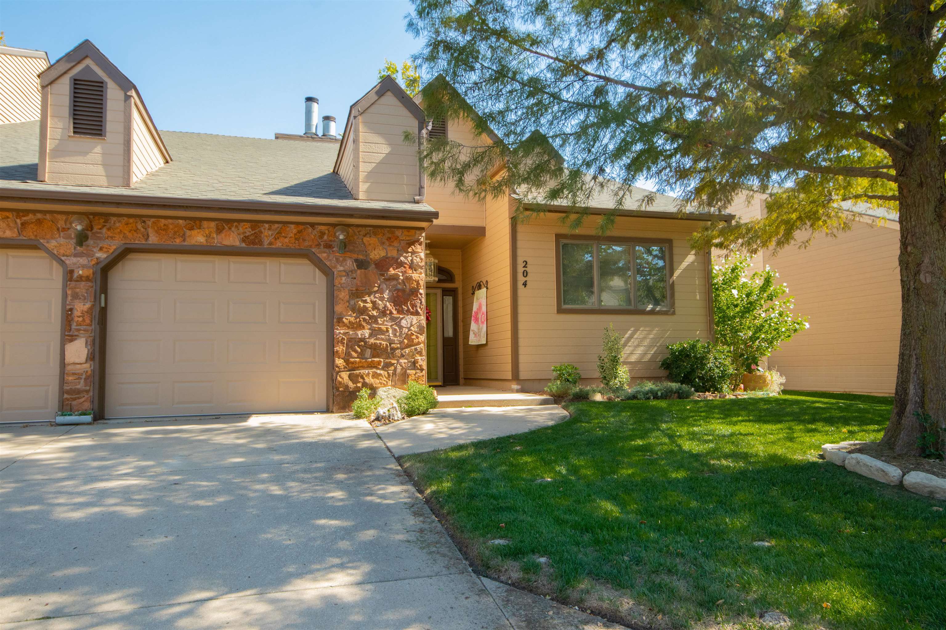 909 North Maize Road Wichita, KS 67212 - Photo 3 of 36