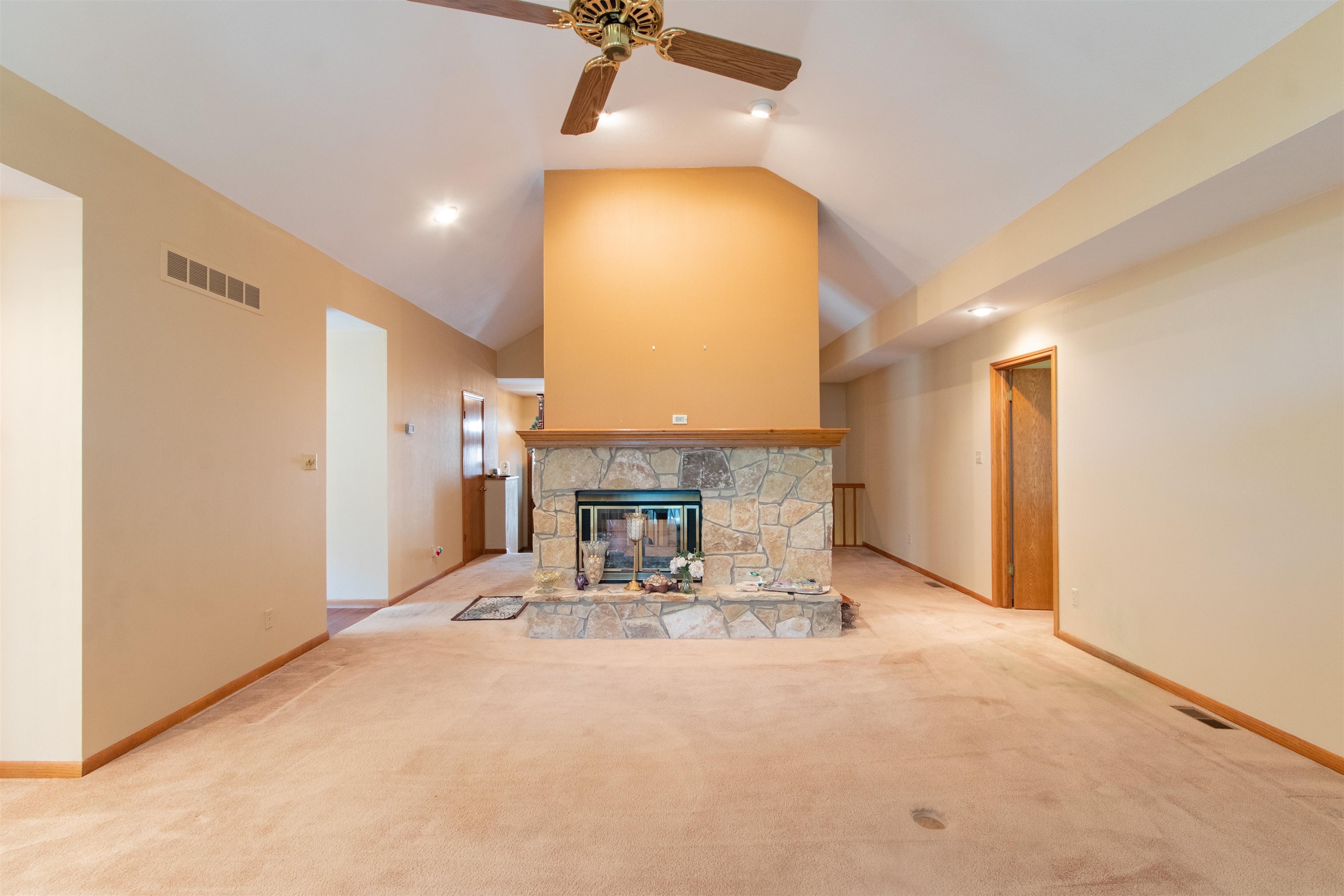 909 North Maize Road Wichita, KS 67212 - Photo 8 of 36