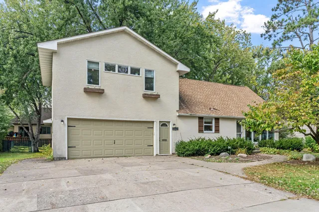 $499,900 | 212 Birchwood Drive, Stillwater, MN 55082