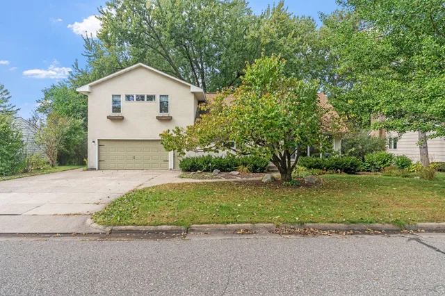 $499,900 | 212 Birchwood Drive, Stillwater, MN 55082