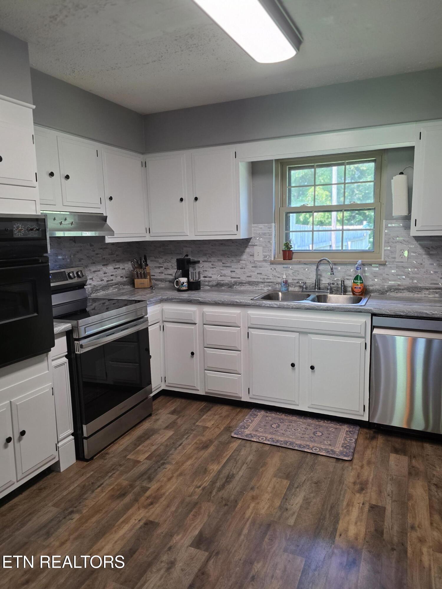 898 West Cunningham Street Alcoa, TN 37701 - Photo 11 of 35 new cunningham 3