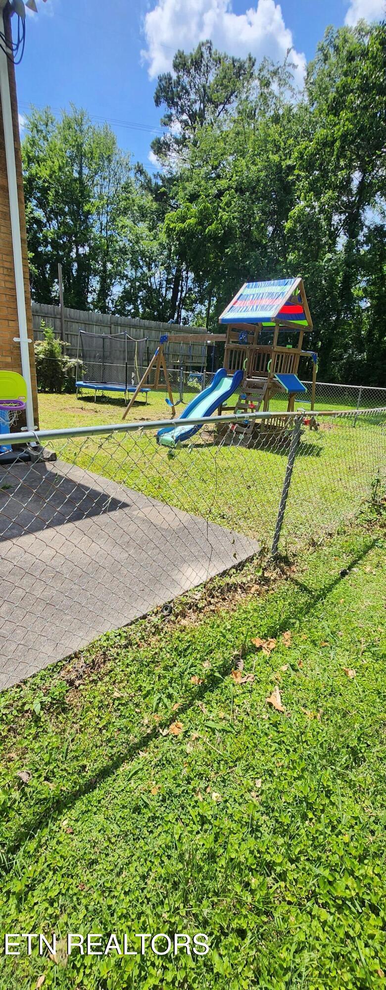 898 West Cunningham Street Alcoa, TN 37701 - Photo 27 of 35 cunningham outside