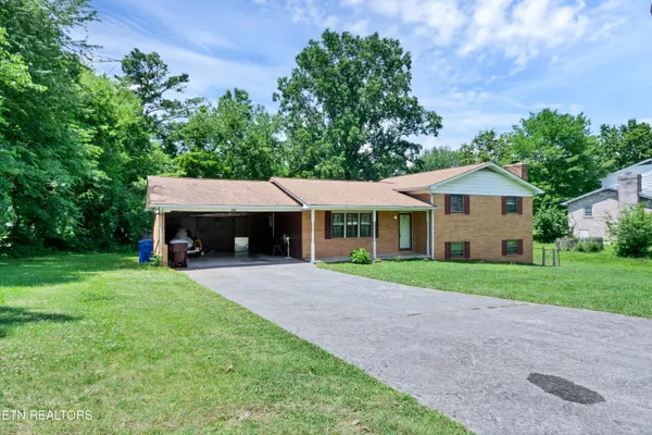 $369,900 | 898 West Cunningham Street, Alcoa, TN 37701