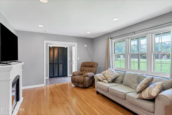 $369,900 | 898 West Cunningham Street, Alcoa, TN 37701