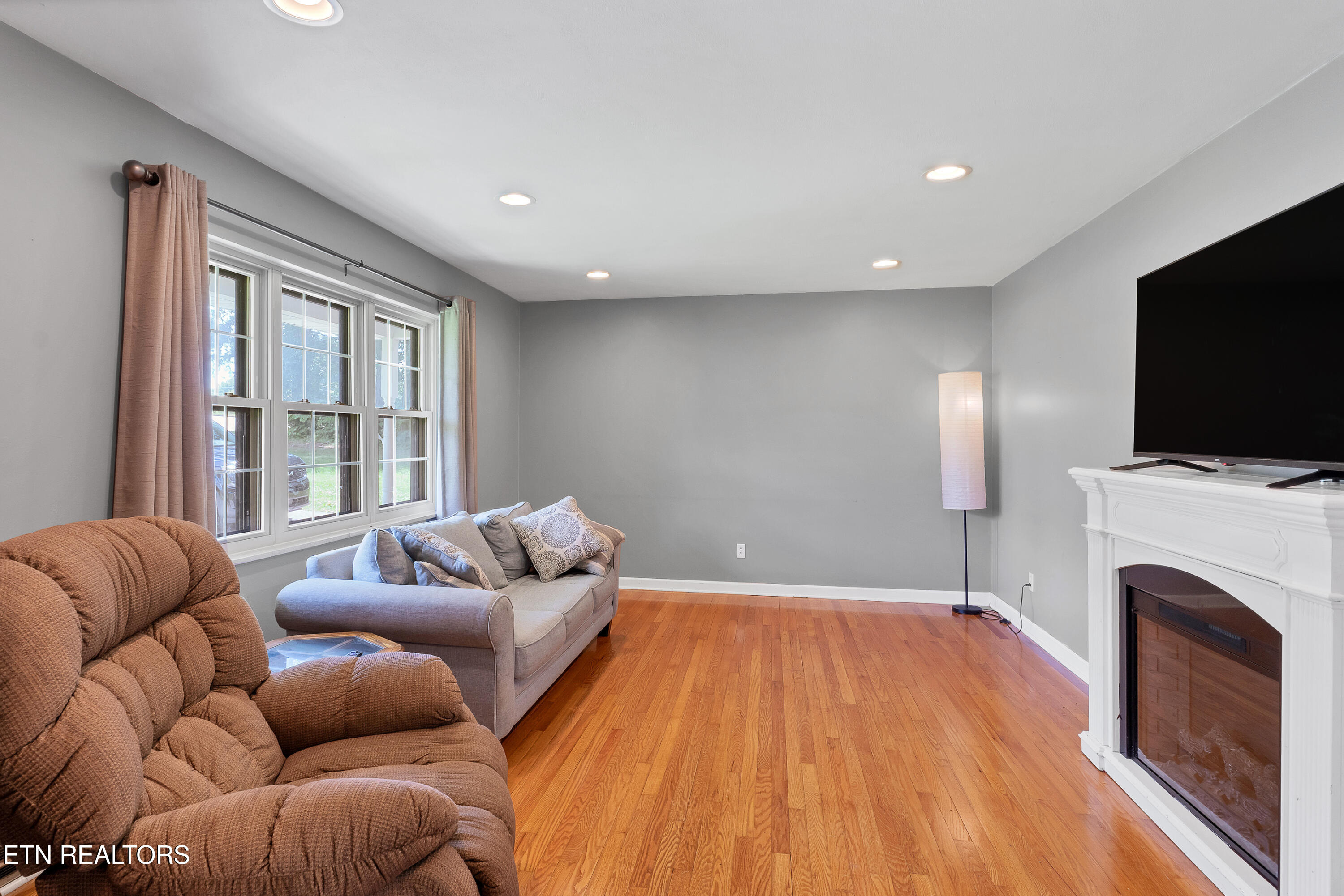 898 West Cunningham Street Alcoa, TN 37701 - Photo 5 of 35 DSC08606