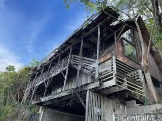 $995,000 | 3249 Beaumont Woods Place, Honolulu, HI 96822