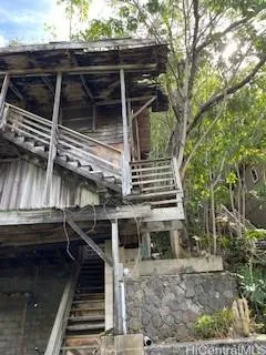 $995,000 | 3249 Beaumont Woods Place, Honolulu, HI 96822