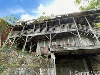 $995,000 | 3249 Beaumont Woods Place, Honolulu, HI 96822