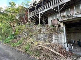 $995,000 | 3249 Beaumont Woods Place, Honolulu, HI 96822