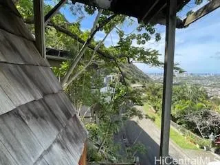 $995,000 | 3249 Beaumont Woods Place, Honolulu, HI 96822