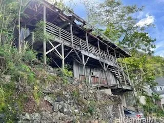 $995,000 | 3249 Beaumont Woods Place, Honolulu, HI 96822