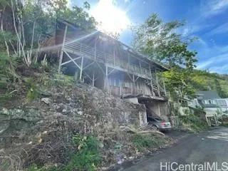 $995,000 | 3249 Beaumont Woods Place, Honolulu, HI 96822