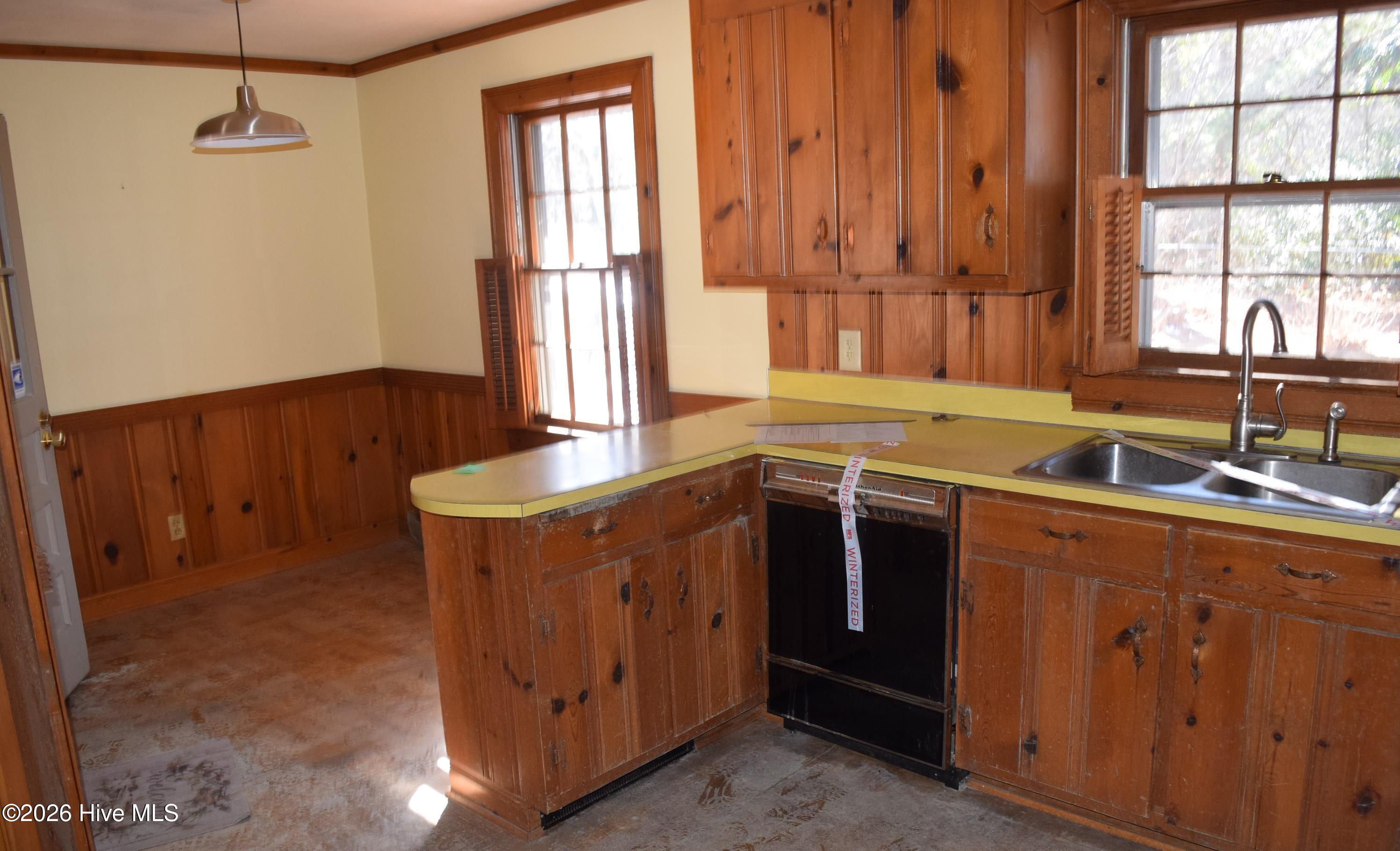 111 Fairlane Road Greenville, NC 27834 - Photo 9 of 27 Kitchen and breakfast nook