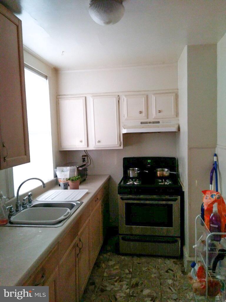 228 Heather Road Upper Darby, PA 19082 - Photo 7 of 21 Kitchen 2