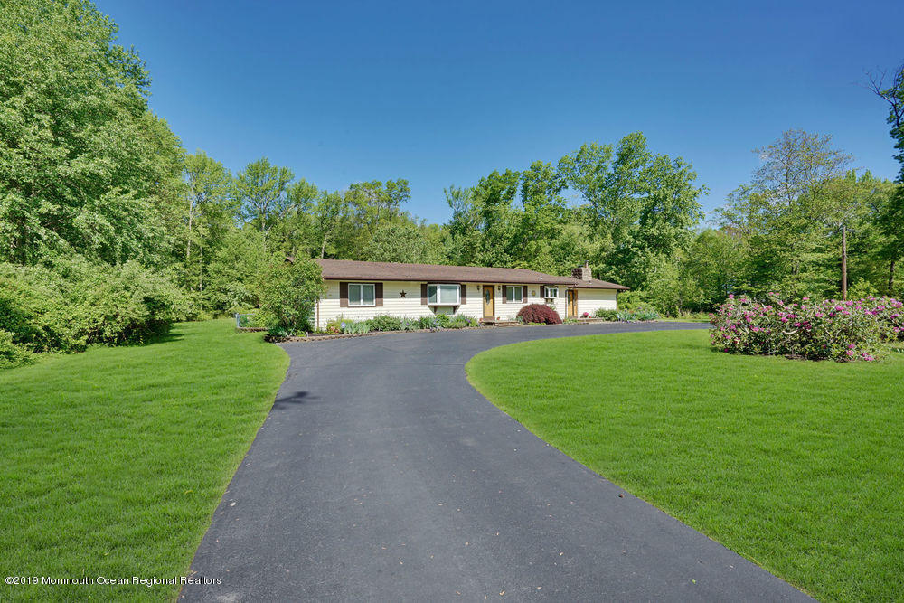 71 Millstone Road Perrineville, NJ 08535 - Photo 4 of 60 004_dsc08690-dsc08694_1