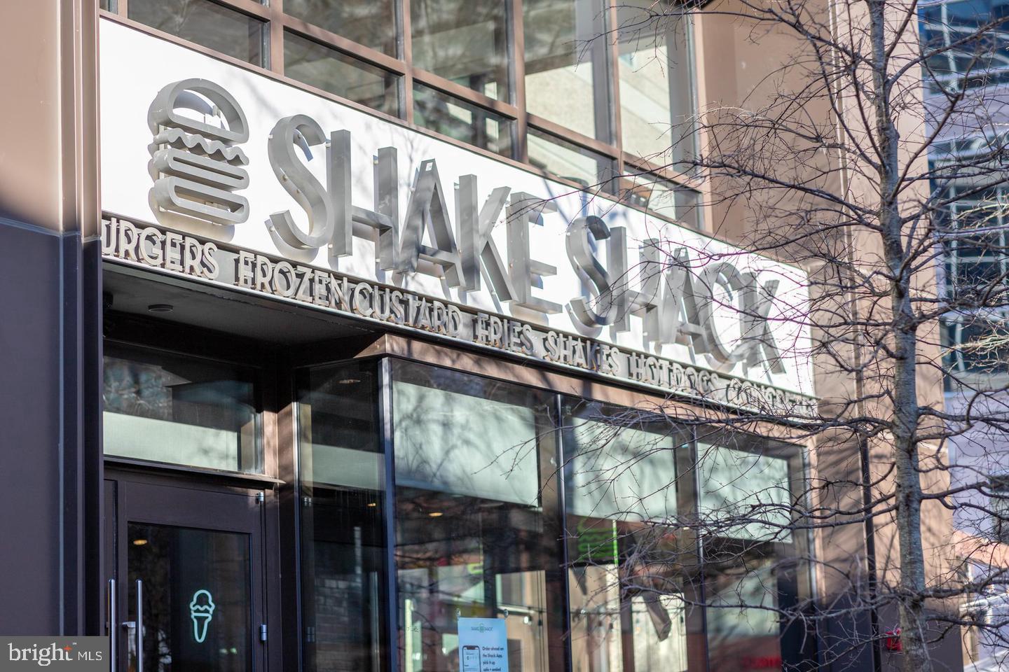 4141 North Henderson Road, Unit 1023 Arlington, VA 22203 - Photo 16 of 19