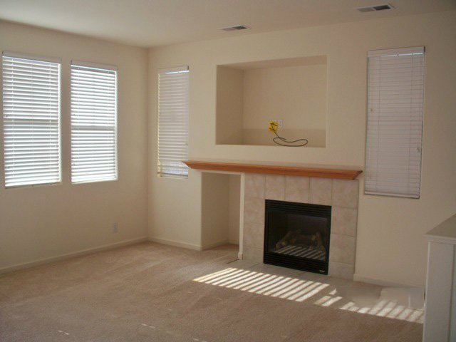 258 Azalea Place Soledad, CA 93960 - Photo 2 of 9 Gallery Image 2