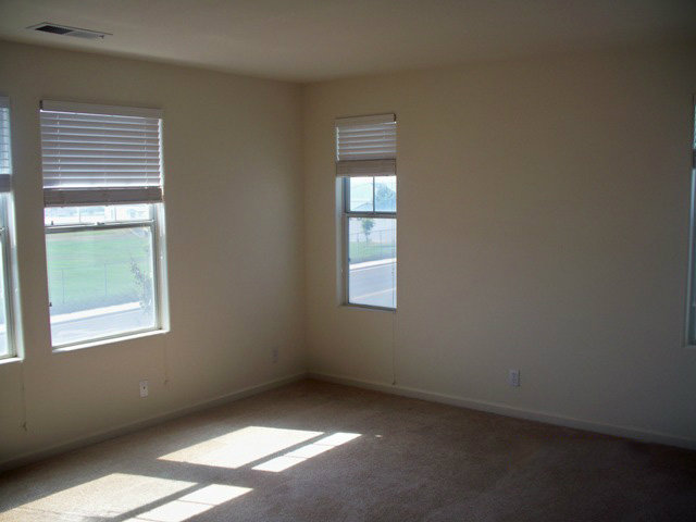 258 Azalea Place Soledad, CA 93960 - Photo 5 of 9 Gallery Image 5