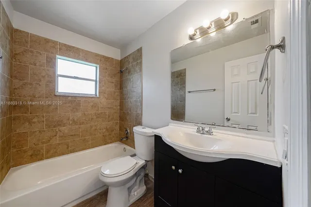 $772,500 | 1000 Northwest 17th Avenue, Boca Raton, FL 33486